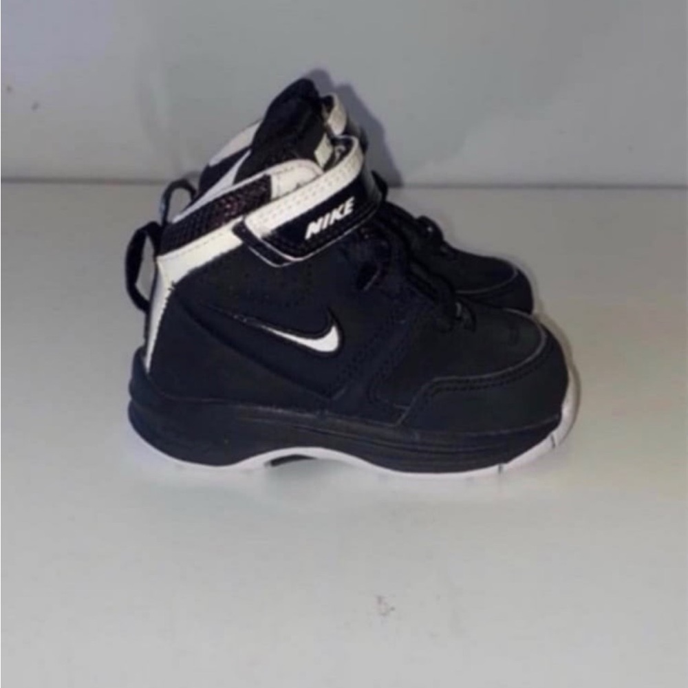 Nike Kids Black and White Sneakers